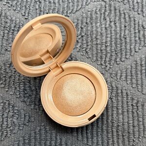 Rare Beauty Exhilarate Highlighter